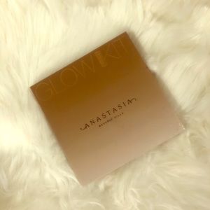 Anastasia Beverly Hills Glow Kit in Sun Dipped